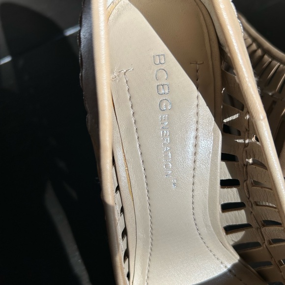 BCBG Stilettos, leather, slight platform size 6 - Picture 3 of 7
